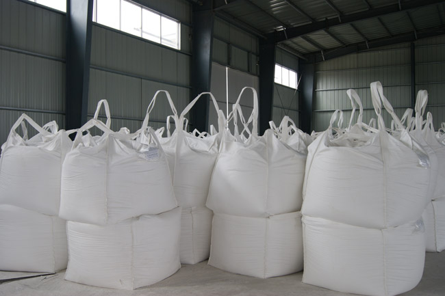 石灰的化學式是什么？它是酸性還是堿性的